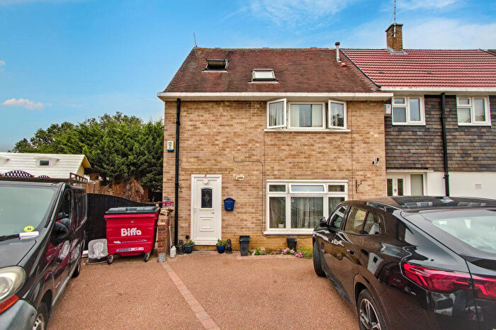 5 Bedroom End Of Terrace House For Sale In Worlds End Lane, Enfield, EN2