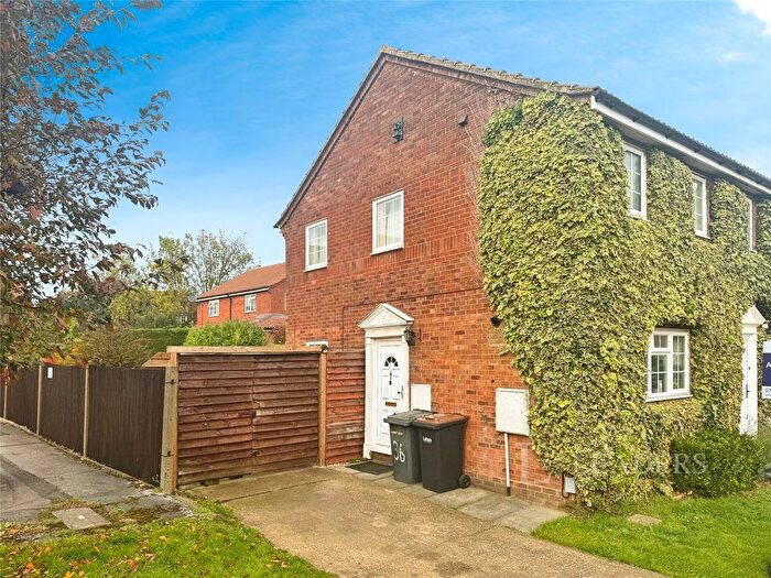 2 Bedroom Semi Detached House For Sale In Barnston Close, Luton, Bedfordshire, LU2