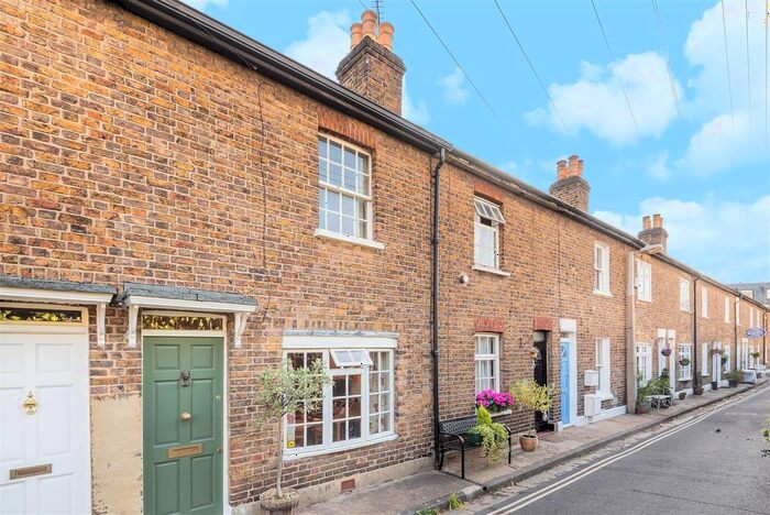 2 Bedroom Cottage To Rent In Trinity Cottages, Richmond, TW9