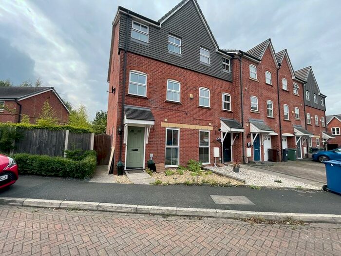 3 Bedroom Town House To Rent In New Bridge Gardens, Bury, BL9