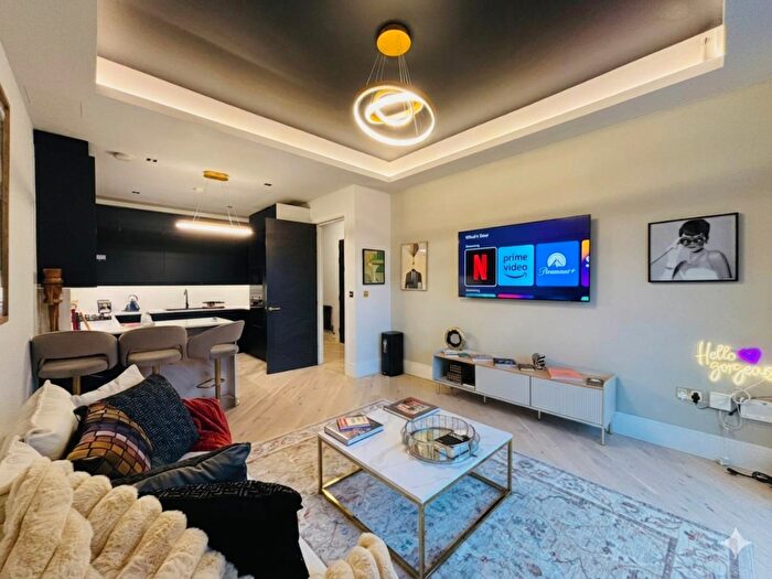 1 Bedroom Flat For Sale In Arka House, High Road, London, N20