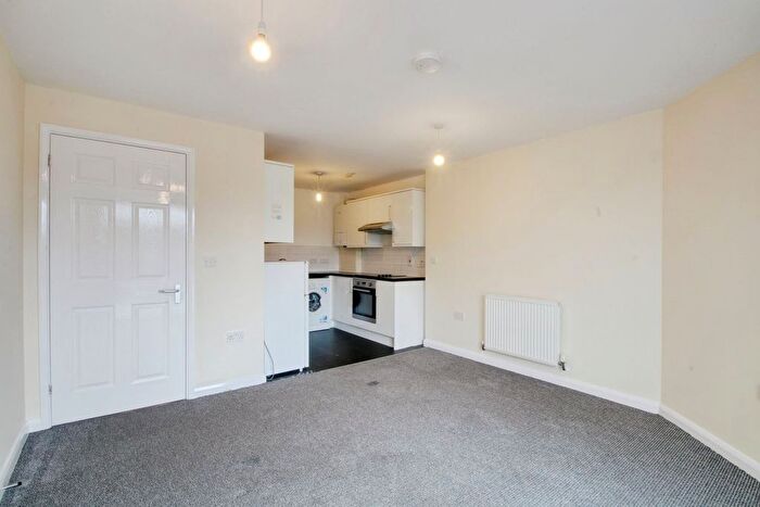 1 Bedroom Flat To Rent In Willow Court, Meadfield Road, Langley, SL3