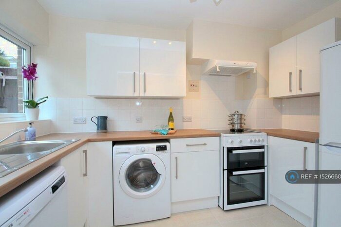 3 Bedroom End Of Terrace House To Rent In Osward, Croydon, CR0
