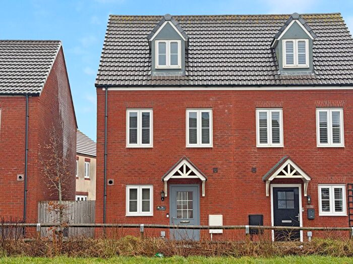 3 Bedroom Terraced House For Sale In Stryd Bennett, Llanelli, SA15