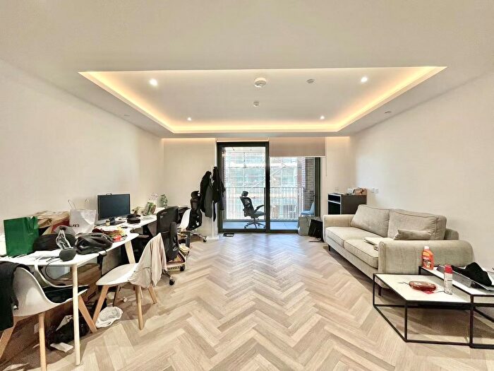 2 Bedroom Flat To Rent In Brigade Mews, London, SE1