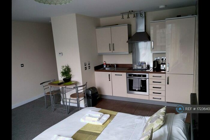 Studio To Rent In The Hub - Staten House, Milton Keynes, MK9