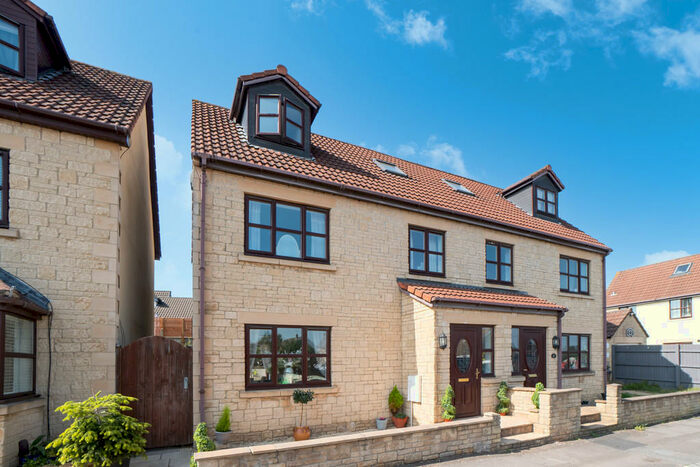 3 Bedroom Semi-Detached House To Rent In Coalpit Heath, Bristol, BS36