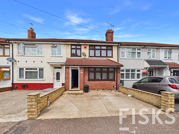 3 Bedroom Terraced House For Sale In Woodcote Avenue, Hornchurch, RM12