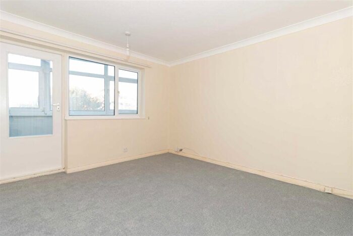 2 Bedroom Flat To Rent In Boundary Road, Worthing, BN11