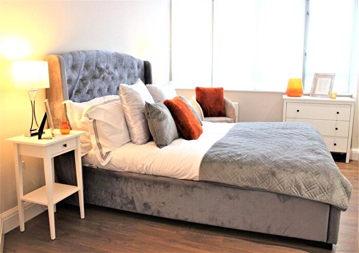 2 Bedroom Apartment To Rent In City Road, Old Street, London, EC1V