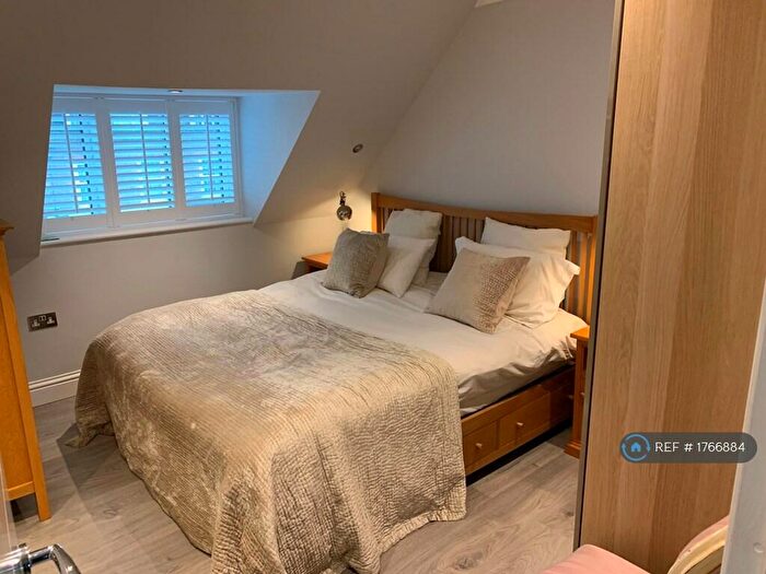 2 Bedroom Flat To Rent In Hill Avenue, Amersham, HP6