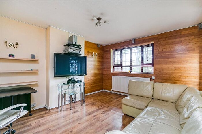 3 Bedroom Flat To Rent In Chadworth House, Amwell Court, N4