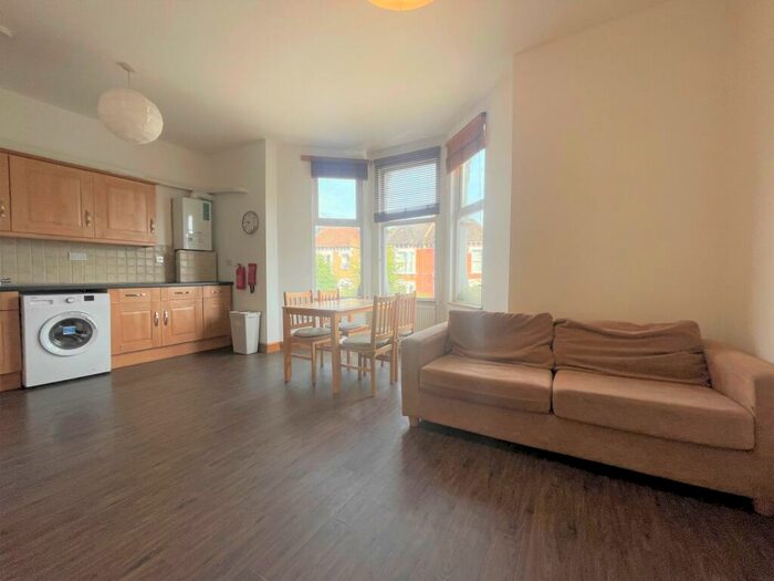 2 Bedroom Flat To Rent In Fortis Green, East Finchley, N2