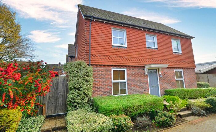 3 Bedroom Link Detached House For Sale In Hilda Dukes Way, East Grinstead, West Sussex, RH19