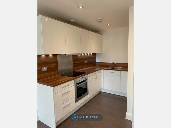 1 Bedroom Flat To Rent In Chequers Avenue, High Wycombe, HP11