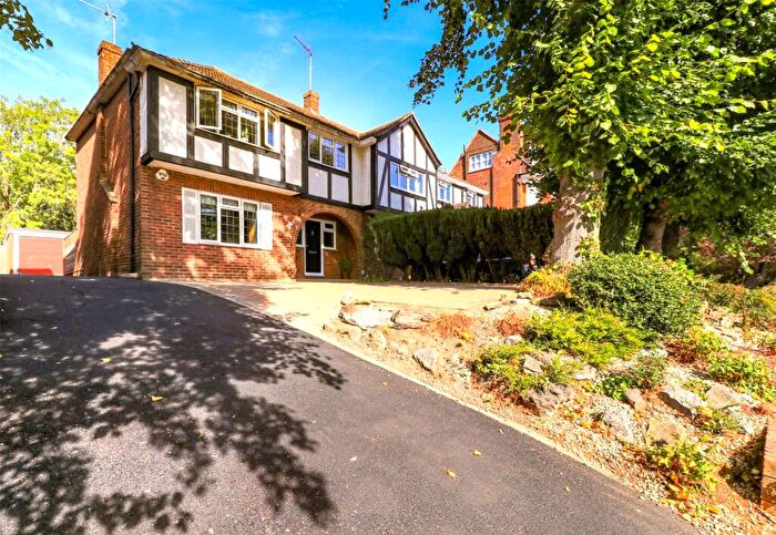 3 Bedroom Semi-Detached House For Sale In Waverley Road, Enfield, Middlesex, EN2
