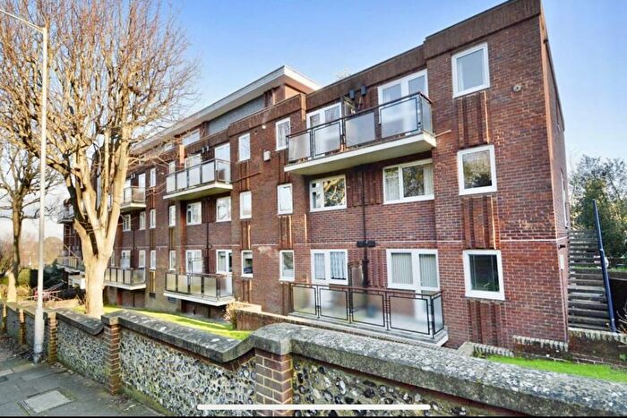 2 Bedroom Flat For Sale In Brook Court, Meads Road, Eastbourne, BN20