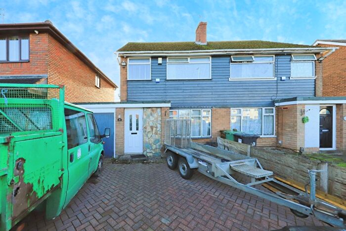 3 Bedroom Semi Detached House For Sale In Waddens Brook Lane, Wolverhampton, West Midlands, WV11