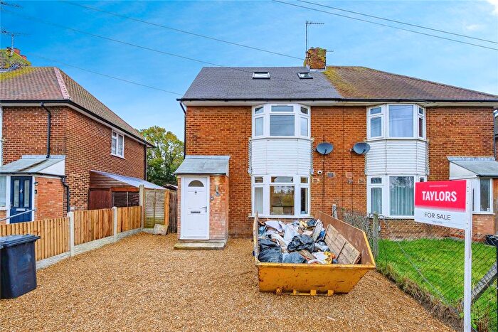 6 Bedroom Semi Detached House For Sale In Northfields, Dunstable, Bedfordshire, LU5