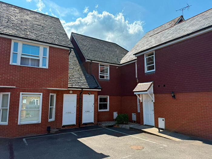 2 Bedroom Flat For Sale In Church Street, Broadstairs, CT10