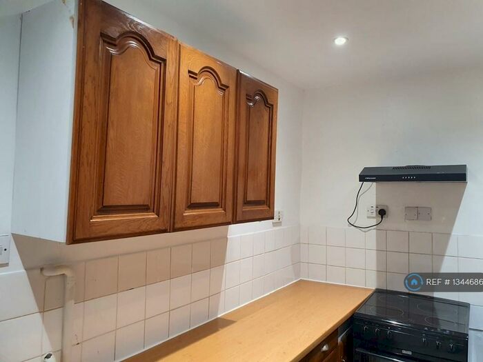 2 Bedroom Terraced House To Rent In West Wycombe Road, High Wycombe, HP12