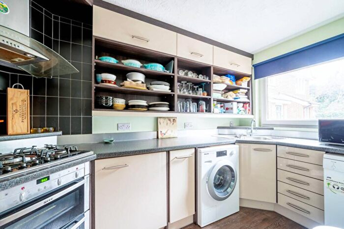 2 Bedroom Terraced House For Sale In Victoria Road, Guildford, GU1