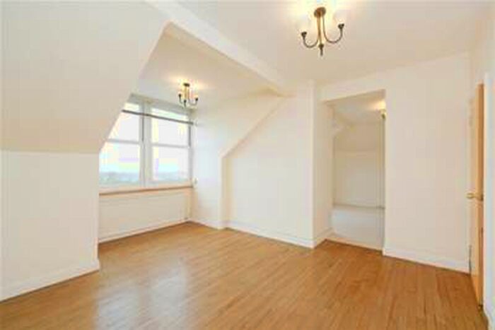 2 Bedroom Flat To Rent In Richmond Hill, Richmond, TW10