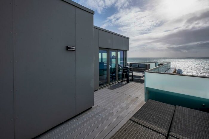 2 Bedroom Apartment To Rent In Kingsway, Hove, East Sussex, BN3