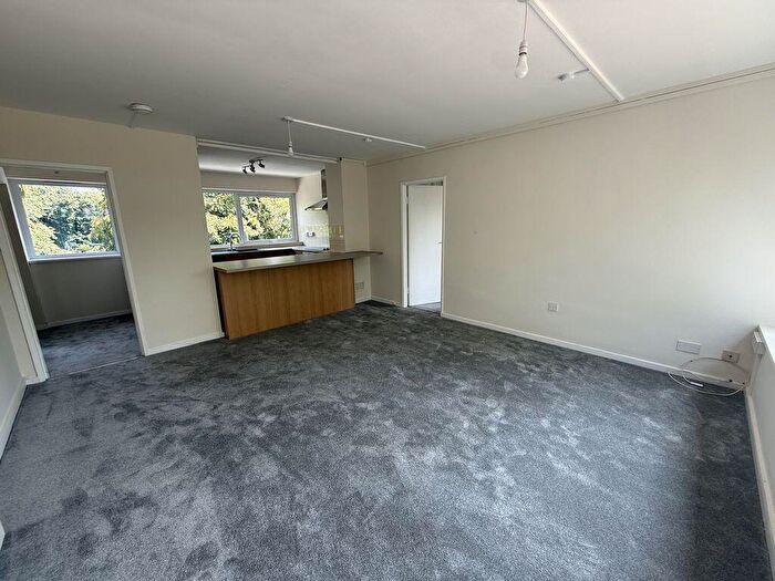 3 Bedroom Flat To Rent In Elmwood Court, Pershore Road, Edgbaston, Birmingham, West Midlands, B5