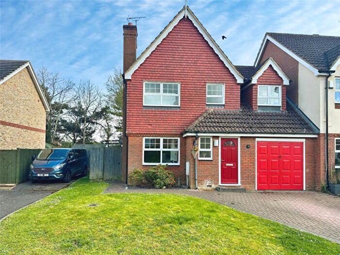 4 Bedroom Semi-Detached House For Sale In Barker Close, Arborfield, Reading, RG2