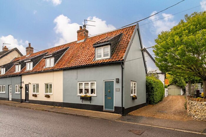 2 Bedroom End Of Terrace House For Sale In The Street, Metfield, IP20