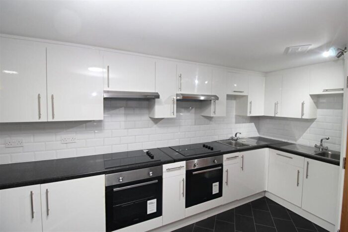 8 Bedroom Flat To Rent In Rhymney Terrace, Cathays, Cardiff, CF24