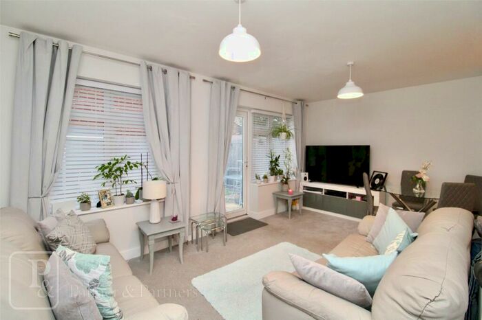 1 Bedroom Bungalow For Sale In Luff Way, Walton On The Naze, Essex, CO14