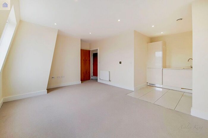 2 Bedroom Flat To Rent In Marsh Road, Pinner, HA5