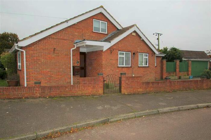 4 Bedroom Semi-Detached Bungalow To Rent In Leys Drive, Little Clacton, Clacton-on-sea, CO16