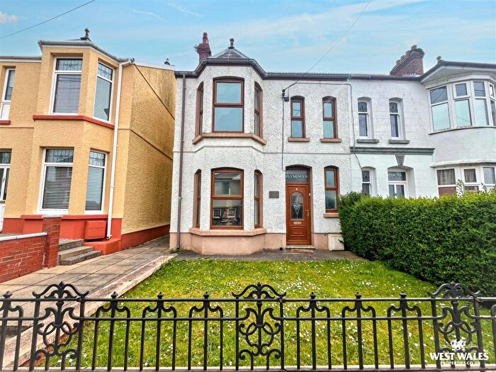 3 Bedroom Semi-Detached House For Sale In Banc Pendre, Kidwelly, SA17