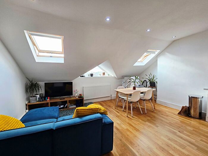 1 Bedroom Flat To Rent In Tooting High Street, Tooting Broadway, SW17