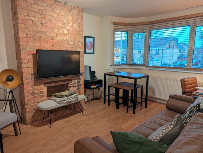 2 Bedroom Maisonette To Rent In Fullwell Avenue, IG6