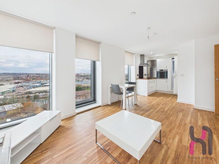 2 Bedroom Flat To Rent In Michigan Point Tower A, Michigan Avenue, M50