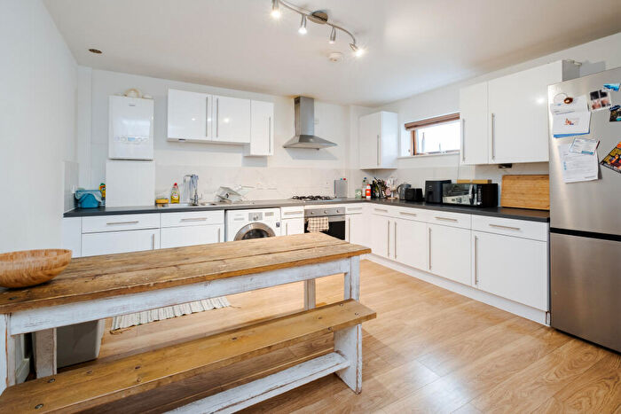 3 Bedroom Flat For Sale In Southgate Road, London, N1