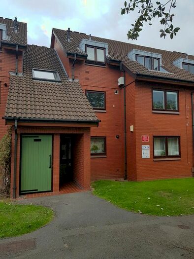 2 Bedroom Flat To Rent In Sandy Way, Edgbaston, Birmingham, B15