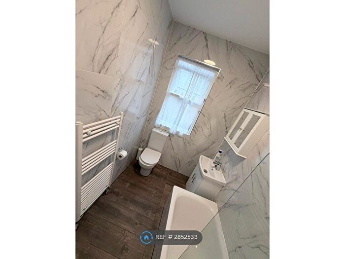 2 Bedroom Flat To Rent In Nelson Terrace, London, N1