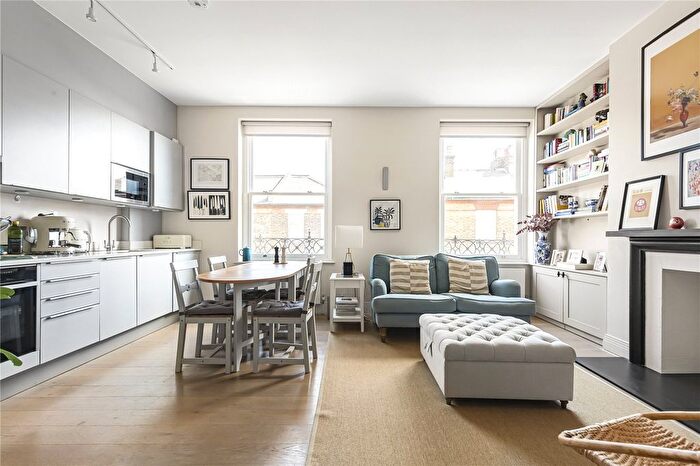 2 Bedroom Flat For Sale In High Street, Hampton Wick, Kingston Upon Thames, KT1