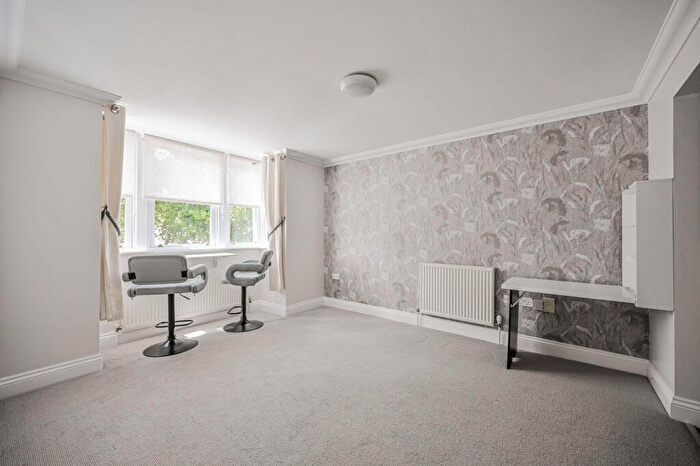 1 Bedroom Flat To Rent In Orwell House, Beresford Road, , Walthamstow, London, E17