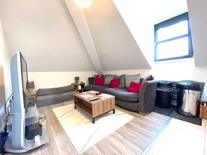 3 Bedroom Flat For Sale In Watchetts Road, Camberley, Surrey, GU15