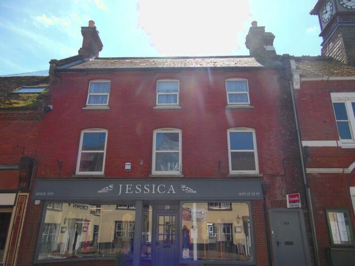 2 Bedroom Flat To Rent In Fordingbridge, Hampshire, SP6