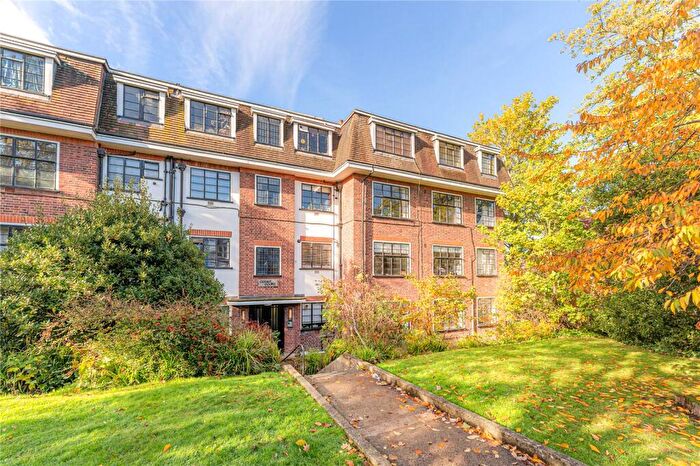 2 Bedroom Apartment For Sale In Colney Hatch Lane, London, N10