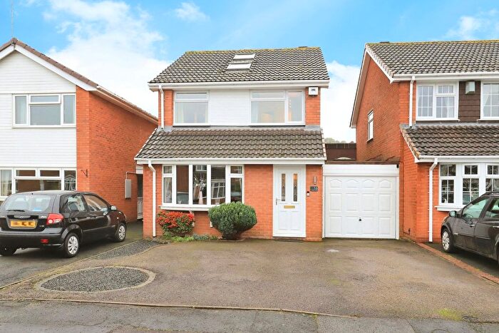 3 Bedroom Link Detached House For Sale In Marlowe Close, Kidderminster, Worcestershire, DY10