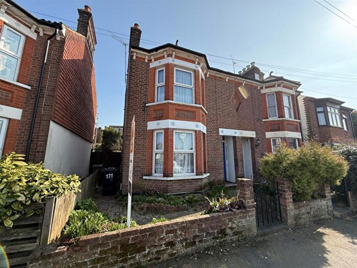 3 Bedroom Semi-Detached House To Rent In Union Street, Dunstable, LU6