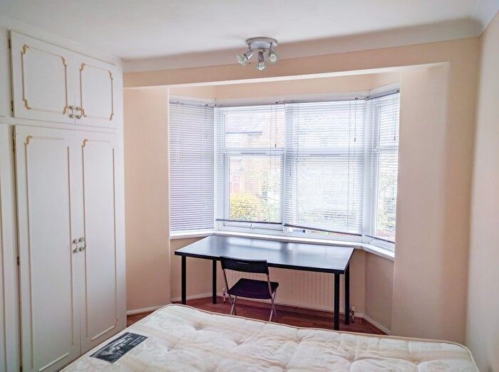 1 Bedroom Semi-Detached House To Rent In Kings Close, London, NW4